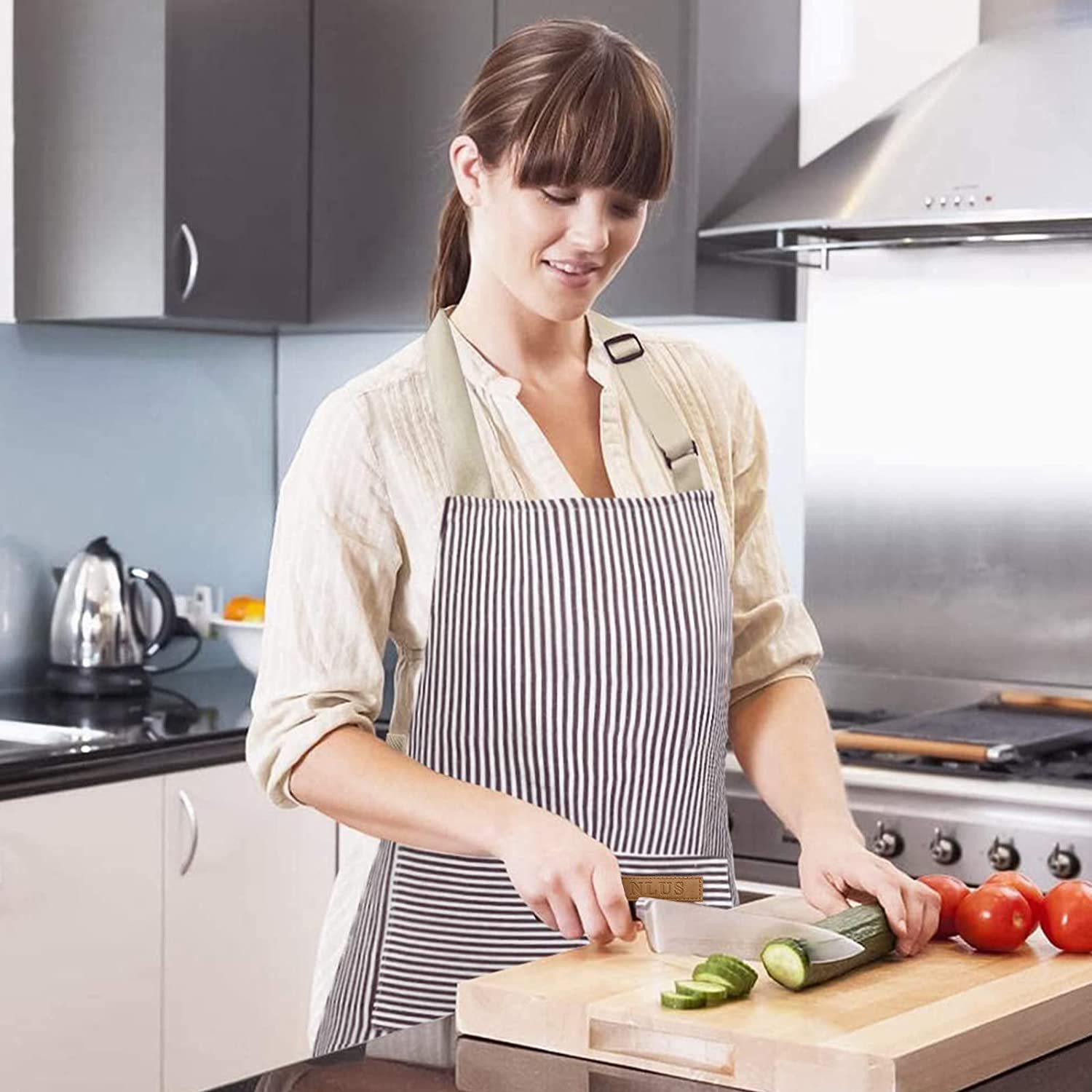 مريلة مطبخ مخططة باللونين الأس - مراجعة Camping Cooking Apron وسعره