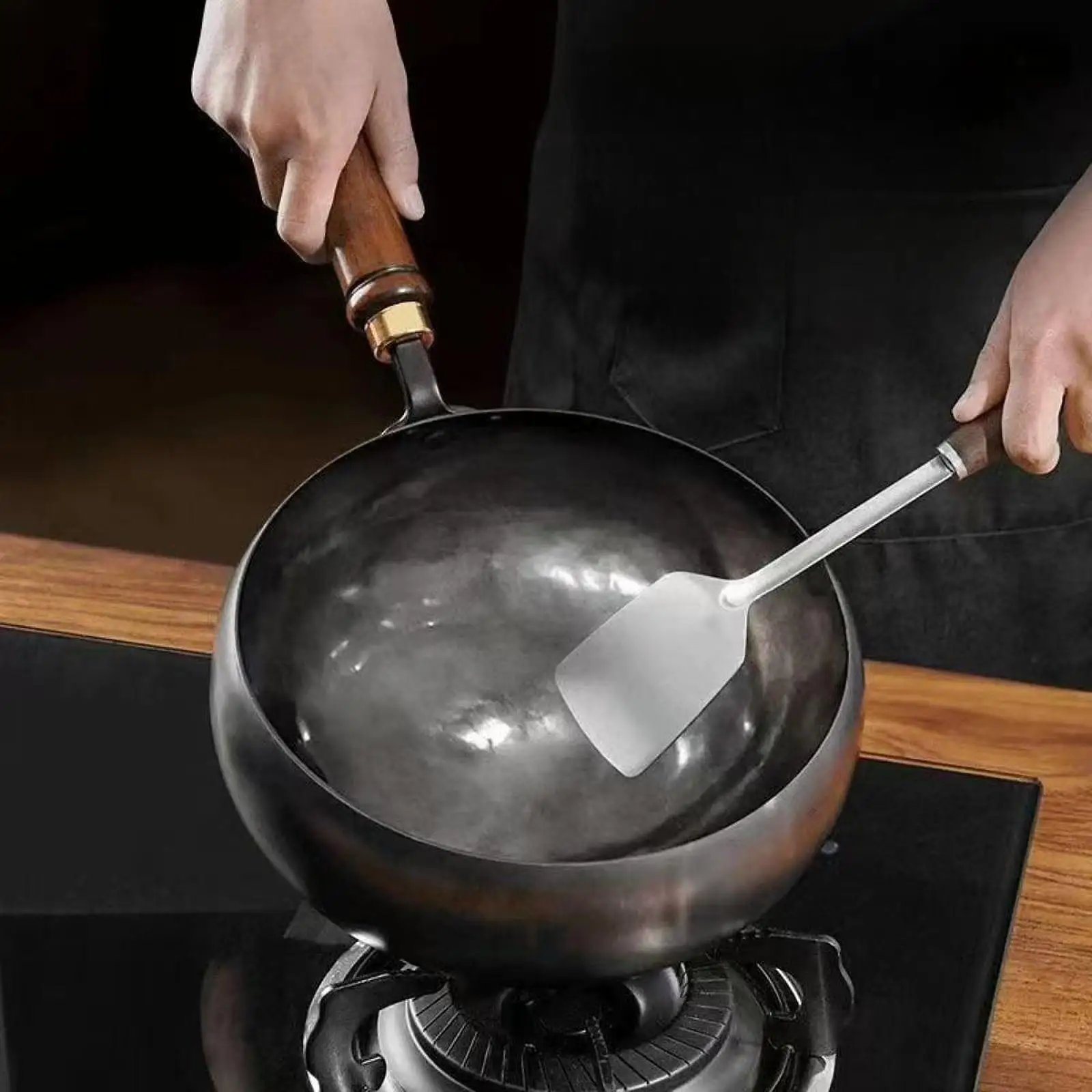 مقلاة ووك غير لاصقة بطلاء خاص  - مراجعة Camping Cooking Cast Iron وسعره